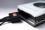 Der SATA-to-USB-Adapter verbindet die Bytespotter mit dem Rechner (Bild: speicherguide.de).