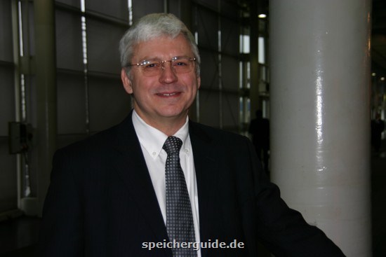 Paul-Thackeray_Data-Robotics.jpg