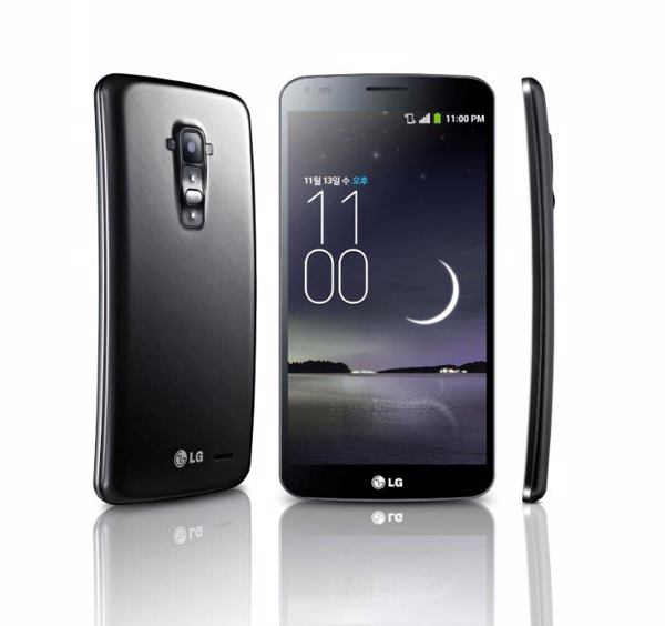 LG »G Flex« (ab ca. 559 Euro) mit gebogenem Display und 32 GByte Speicher (Bild: LG)..