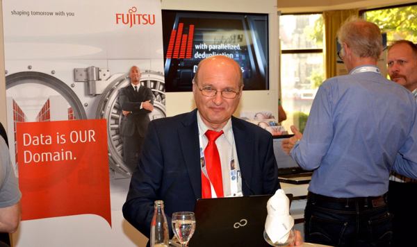 Norbert Postler, Head of Value Selling & Consult bei Fujitsu, demonstrierte auf dem »TSM Symposium 2015« parallelisierte Deduplikation (Bild: Harald Karcher)