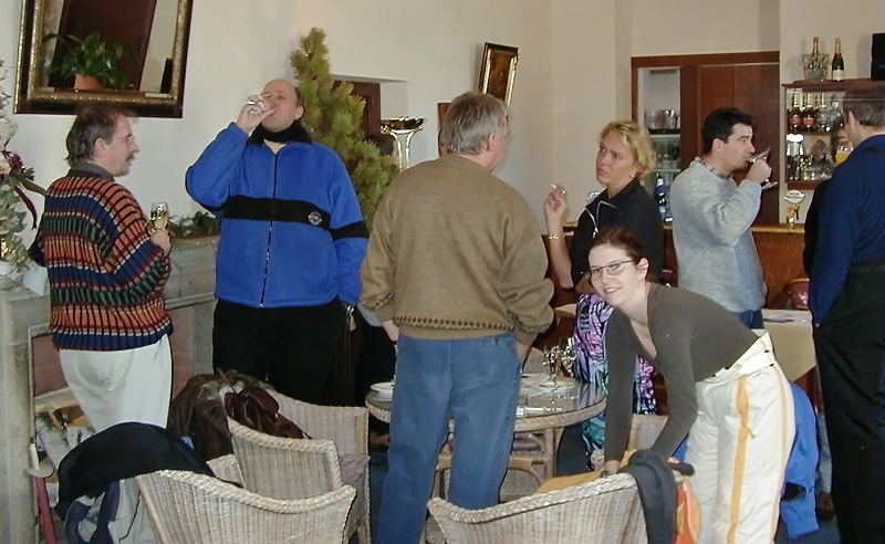 von links: Rainer Graefen, Bernd Schöne, Siegfried Dannehl, Edith Latocha, Ulrike Rieß (vorne) und Karl Fröhlich (mit Glas).